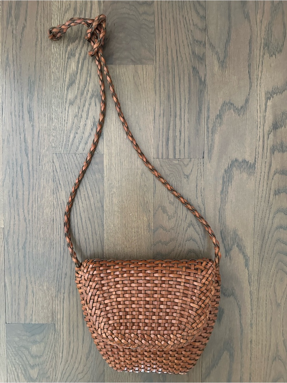 Vintage Bonavi Leather Basket Weave Boho Crossbody Bag in Camel Brown